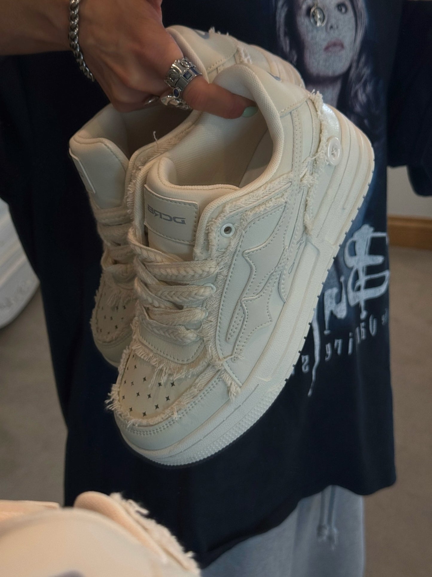 Nyvana Sneakers