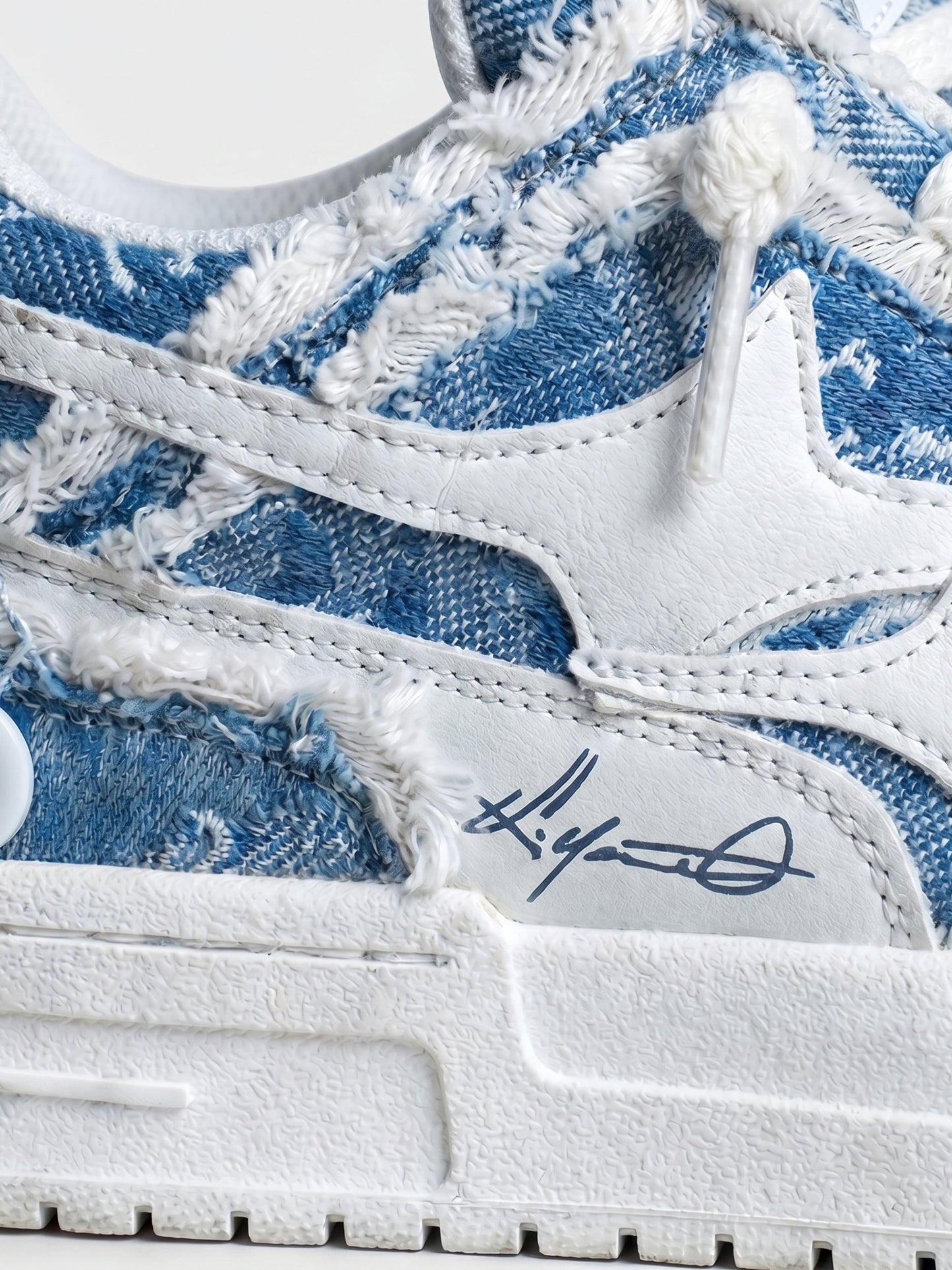 Nyvana Sneakers